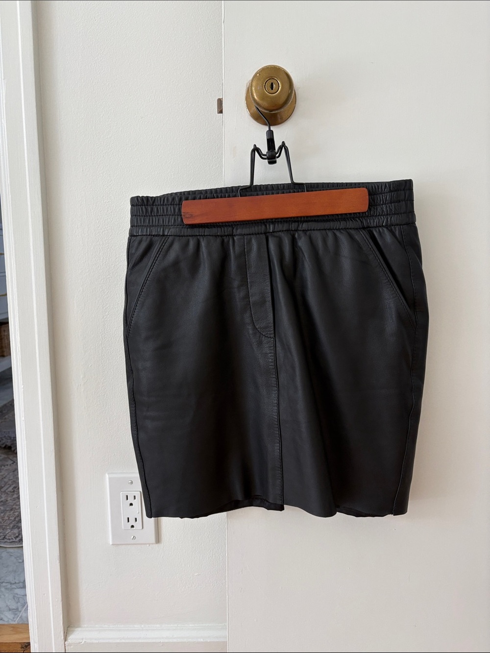 Black 100% Leather Elastic-Waist Mini Skirt